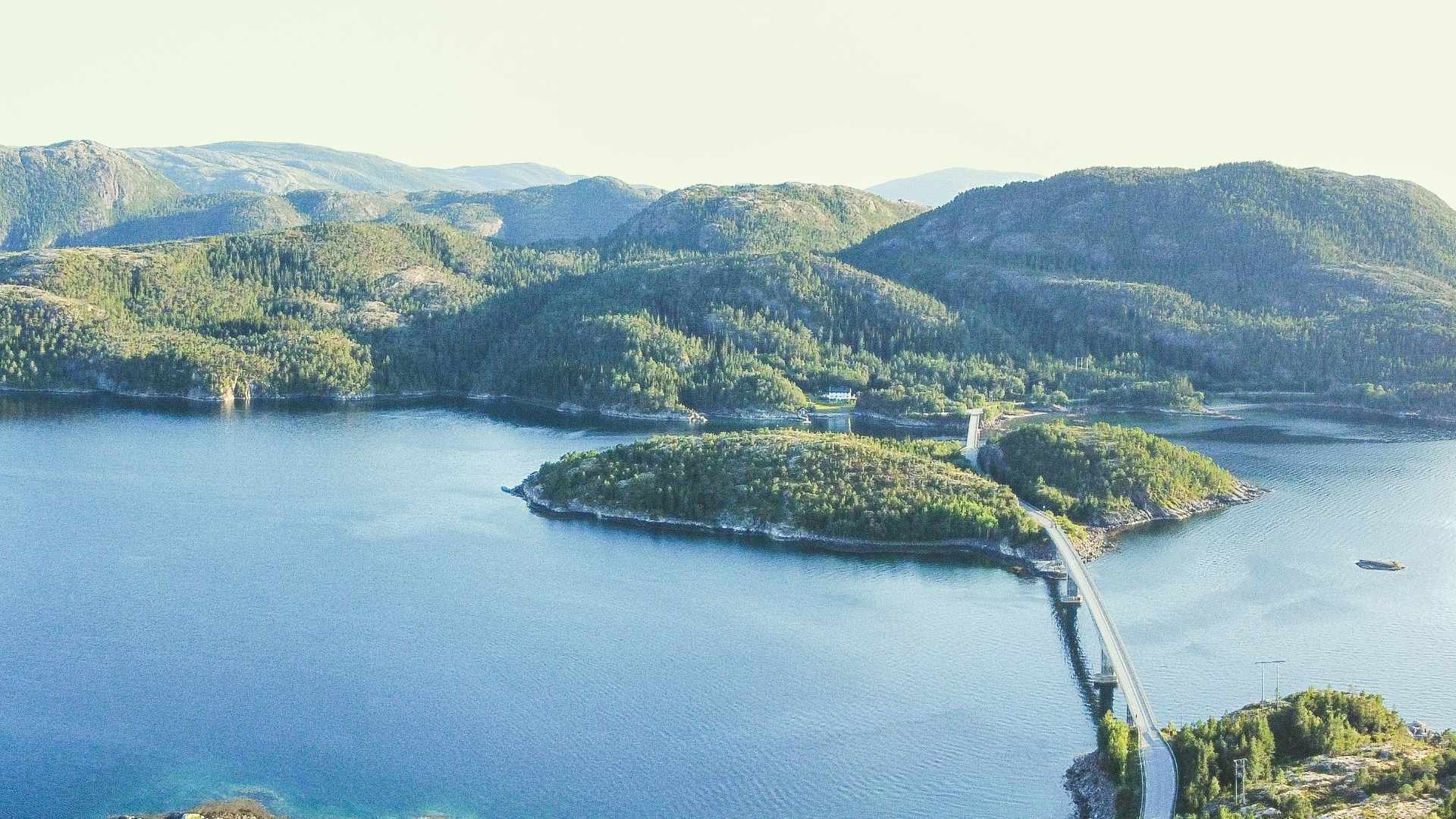 12 Tage Norwegens Fjorde entdecken. Geführte Motorradreise von Kurvenjagd.